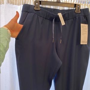 Lululemon On the fly woven jogger 28”